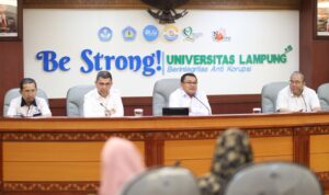 IMG-20260525-WA0034-1536x1024 Konferensi pers hasil SPMB jalur SNBT di Ruang Rapat Gedung Rektorat Unila, Senin, 25 Mei 2026. / Istimewa