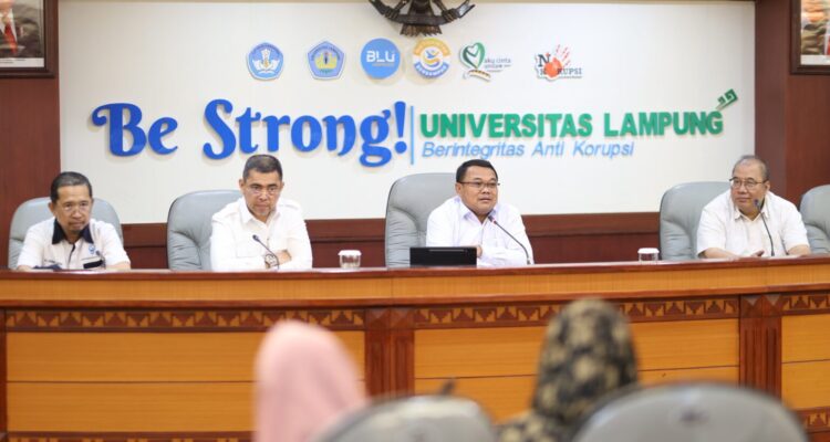 IMG-20260525-WA0034-1536x1024 Konferensi pers hasil SPMB jalur SNBT di Ruang Rapat Gedung Rektorat Unila, Senin, 25 Mei 2026. / Istimewa