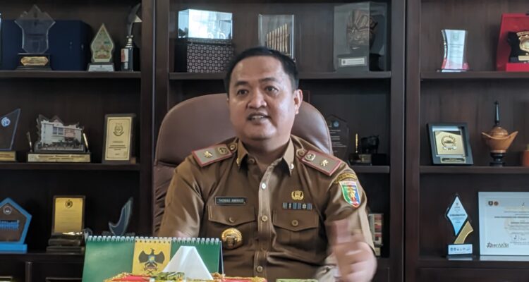 Kepala Dinas Pendidikan dan Kebudayaan (Kadisdikbud) Thomas Amirico saat diwawancarai. / Terdidik.id