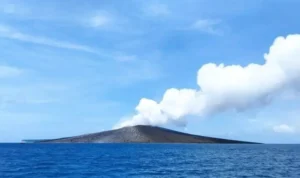 Gunung-Anak-Krakatau-yang-berada-diperairan-selat-sunda-Lampung-Selatan-840x493.jpg Penampakan Gunung Anak Krakatau di perairan Selat Sunda, Lampung Selatan.