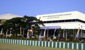 gedung-dprd-lampung-km