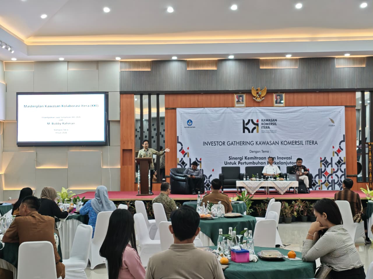 Ketua BLU Itera, M Bobby Rahman memaparkan master plan Kawasan Komersial Itera (KKI)