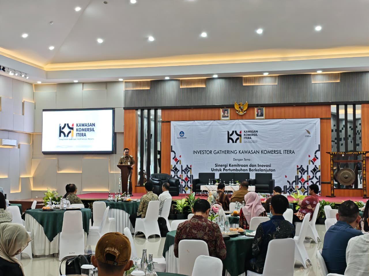 Kepala DPMPTSP Lampung Samsurijal menyampaikan sambutan gubernur